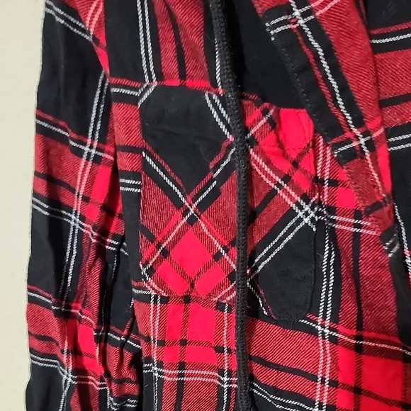 No Boundaries Red and Black Button Down Shirt - Picture 5 of 13